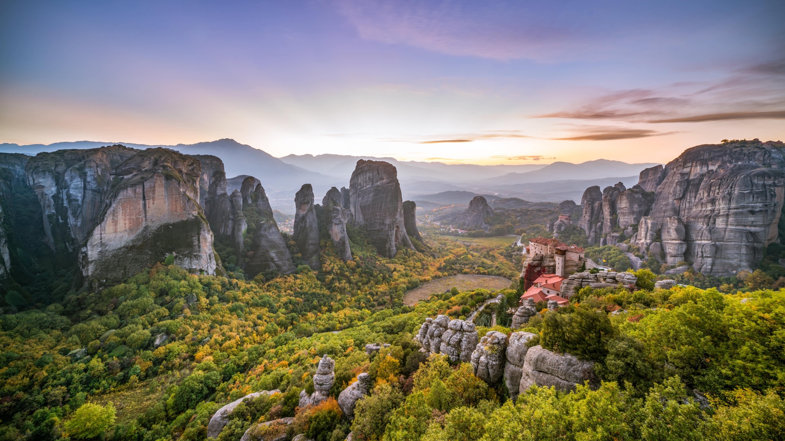 Yunanistan Manastırları: Meteora'nın Gökyüzüne Uzanan Hikâyesi